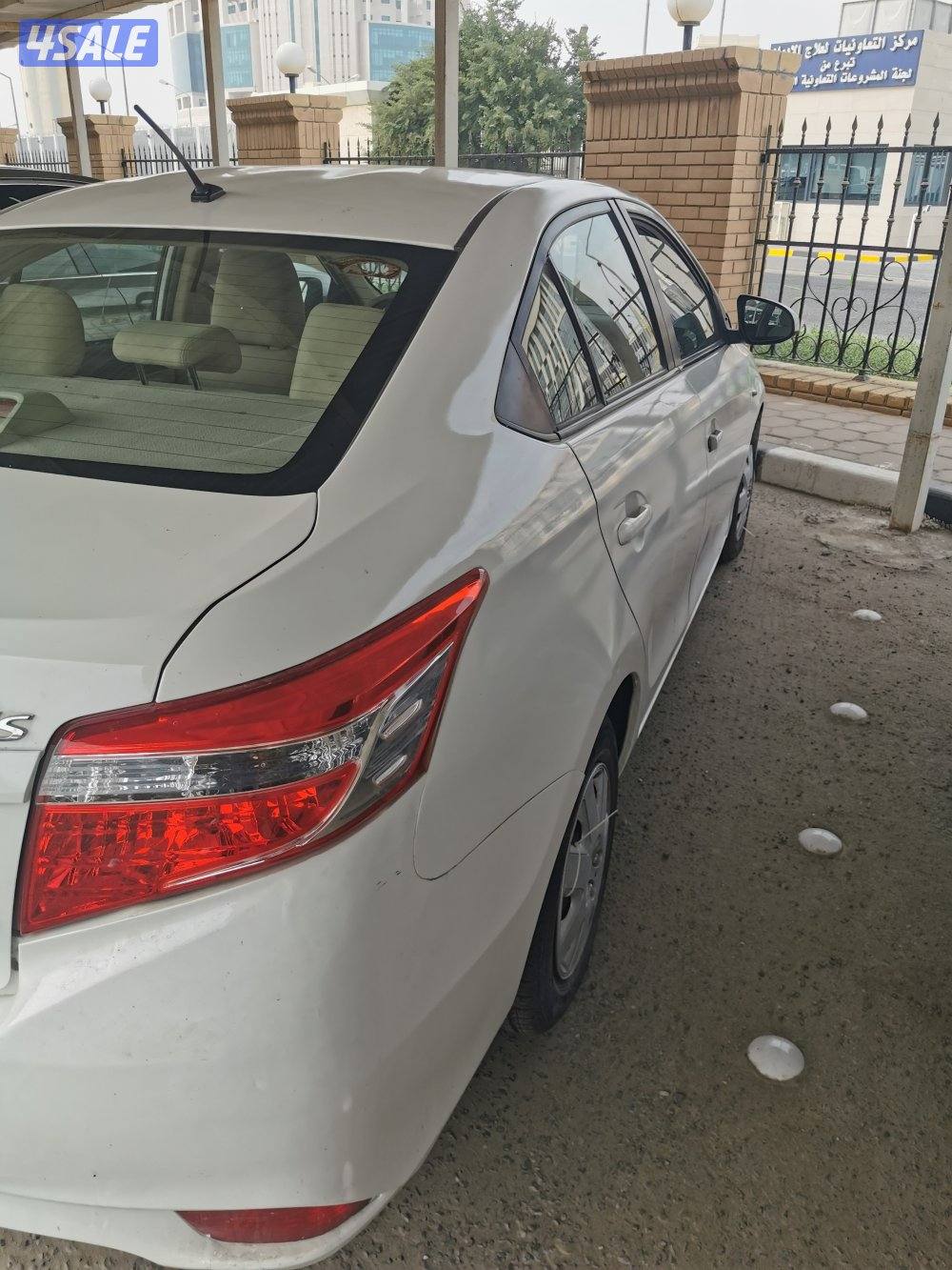 للبيع تويوتا يارس 20172