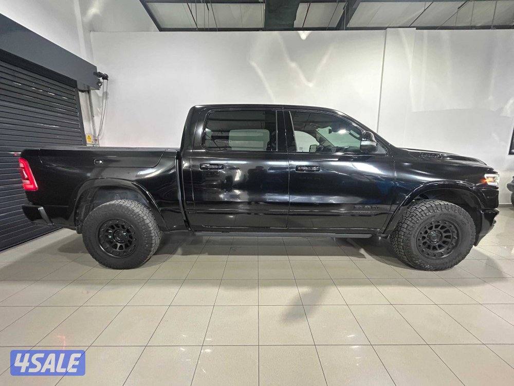 RAM 1500 Limited Crew Cab0