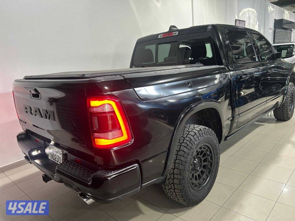 RAM 1500 Limited Crew Cab2