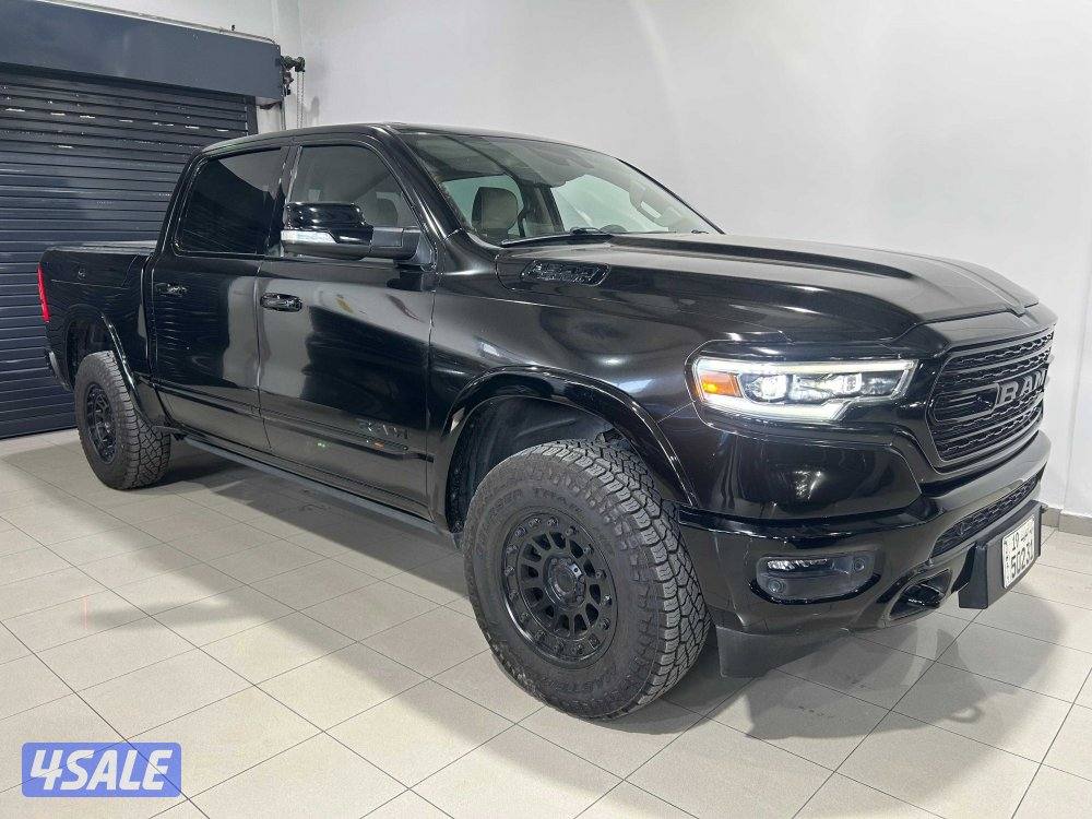 RAM 1500 Limited Crew Cab3