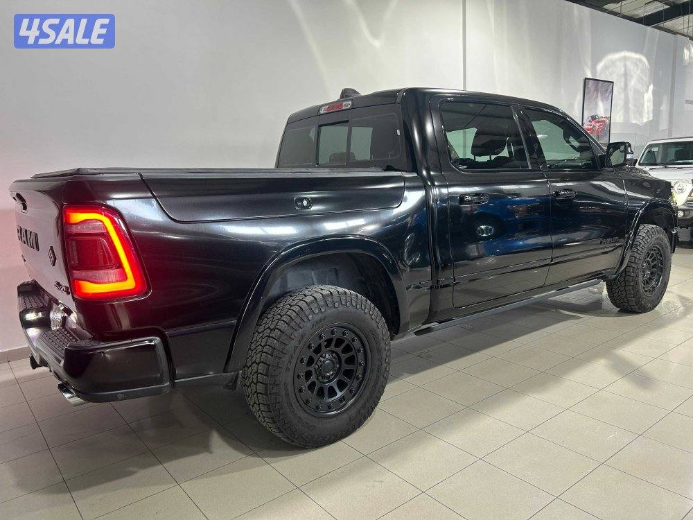 RAM 1500 Limited Crew Cab4