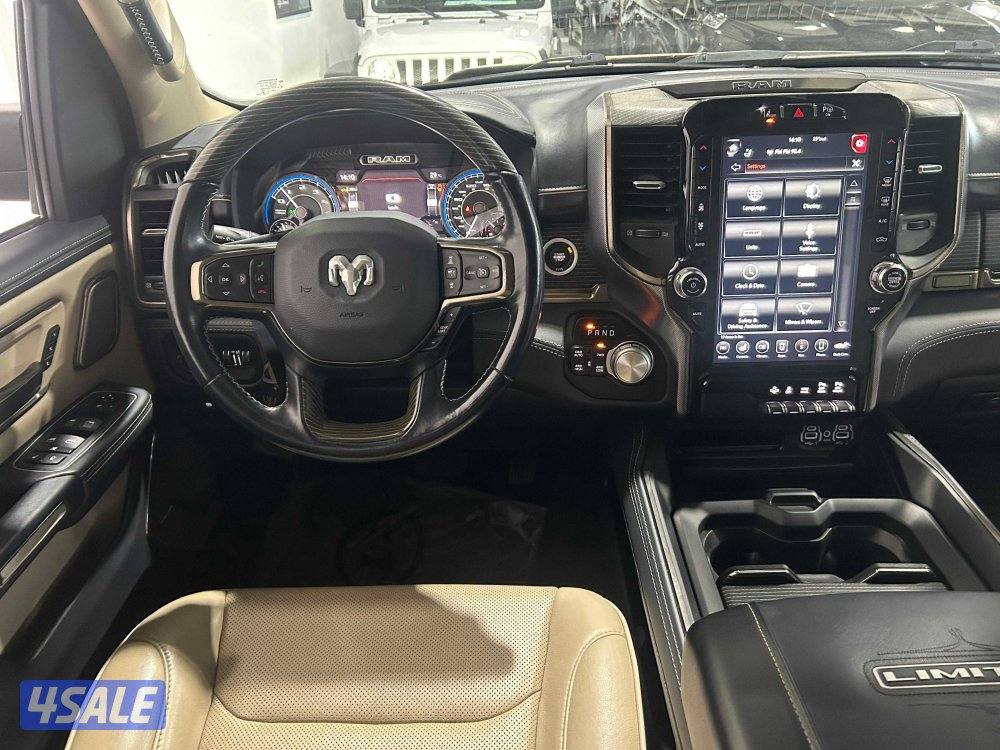 RAM 1500 Limited Crew Cab9