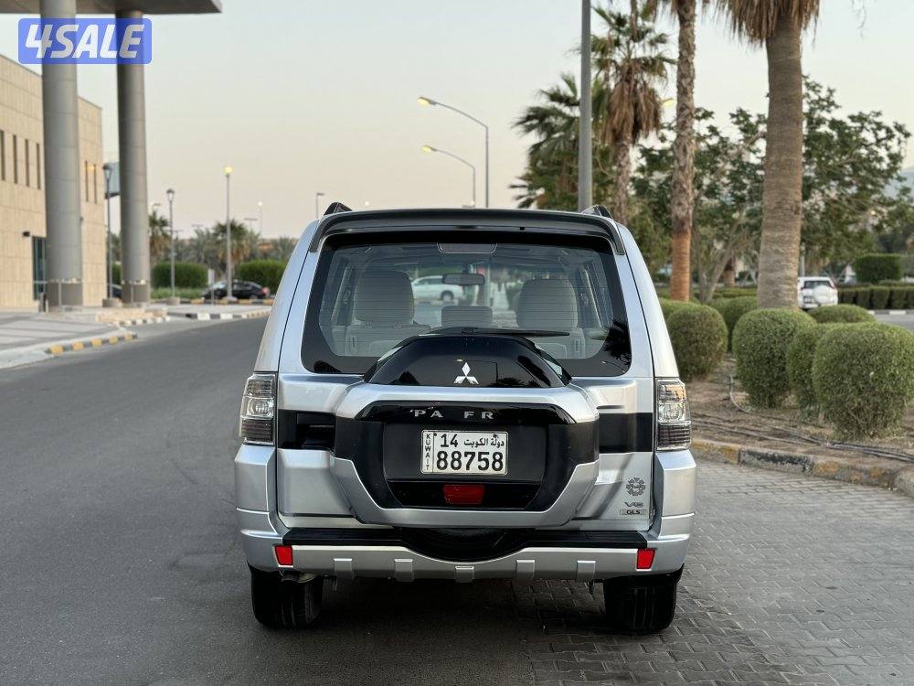ميتسوبيشي باجيرو موديل 2016 عداد 138 بحاله ممتازه4