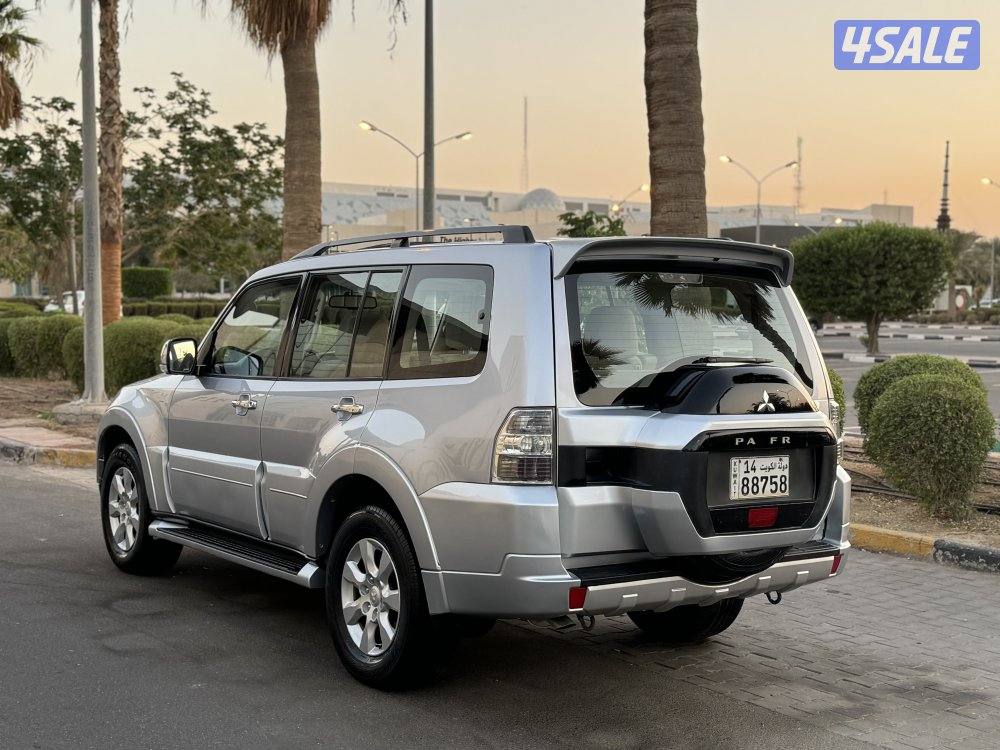 ميتسوبيشي باجيرو موديل 2016 عداد 138 بحاله ممتازه6