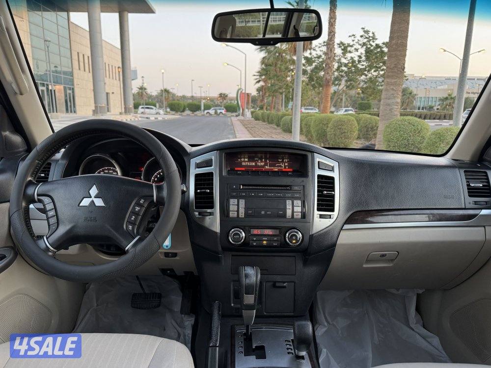 ميتسوبيشي باجيرو موديل 2016 عداد 138 بحاله ممتازه9