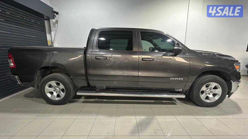 RAM 1500 Big Horn Crew Cab0