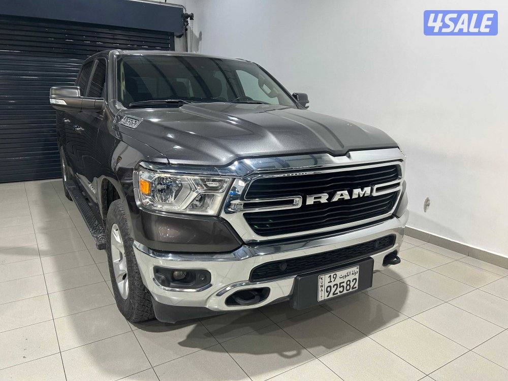 RAM 1500 Big Horn Crew Cab1