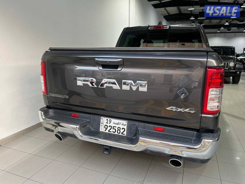 RAM 1500 Big Horn Crew Cab2