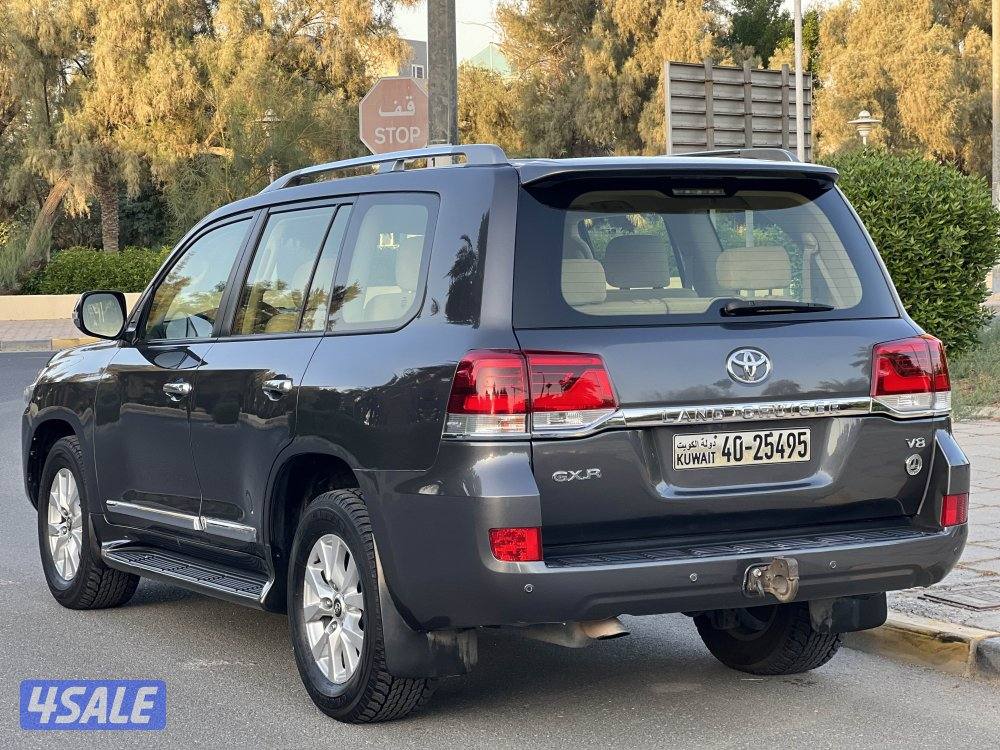 للبيع لاندكروزر V8 2016 الساير2
