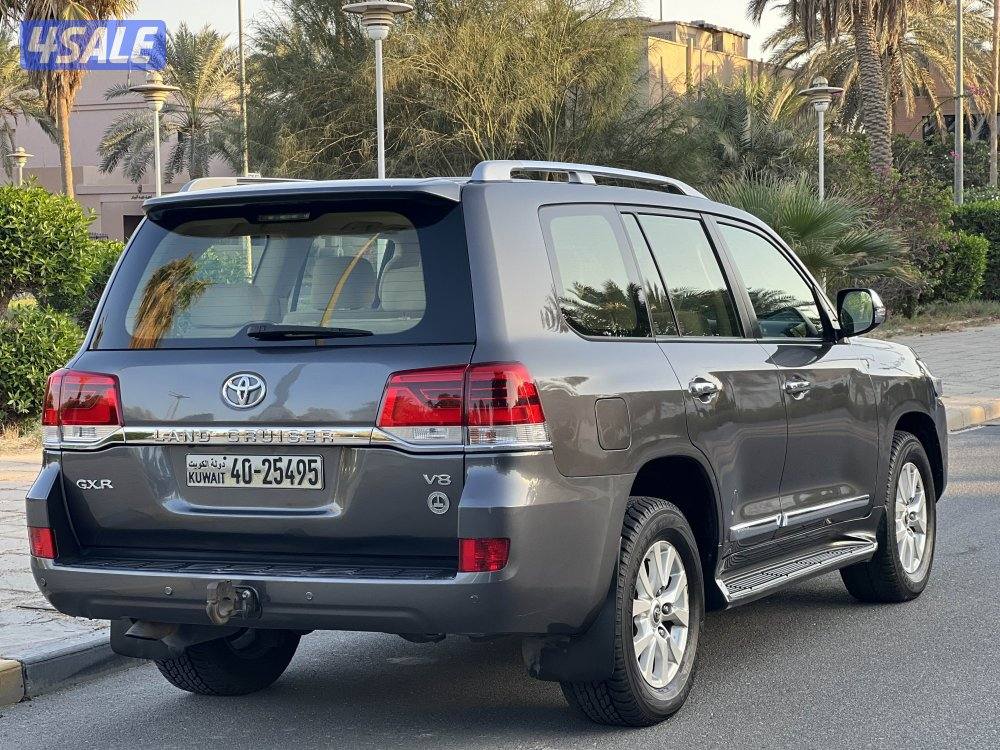 للبيع لاندكروزر V8 2016 الساير3