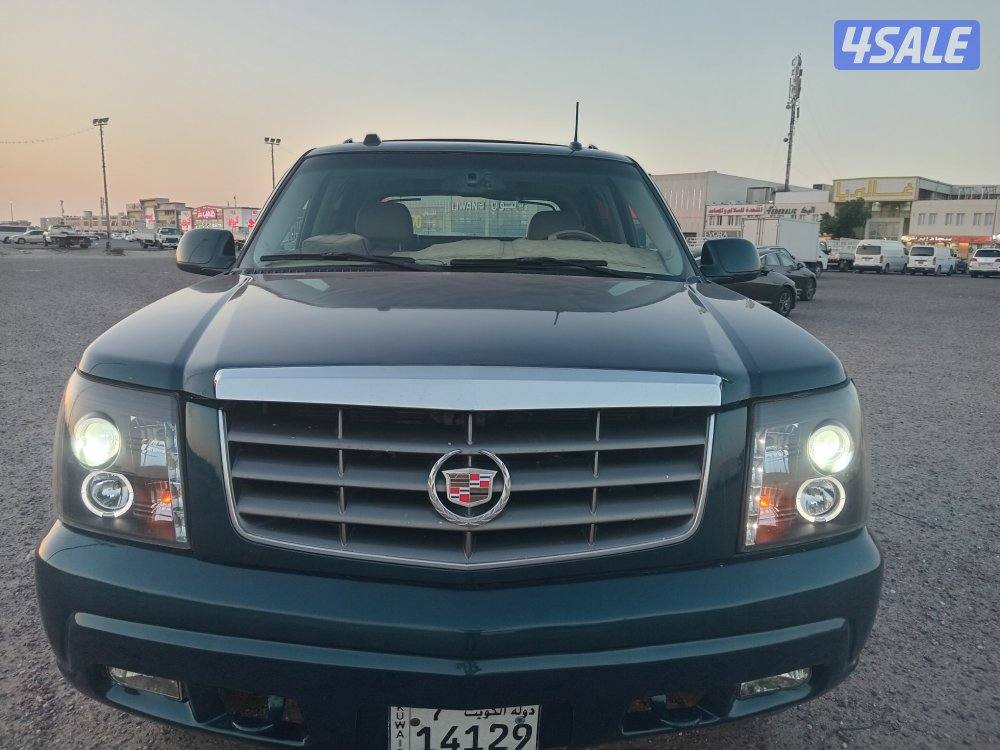 للبيع كاديلاك وانيت اسكاليد موديل20050