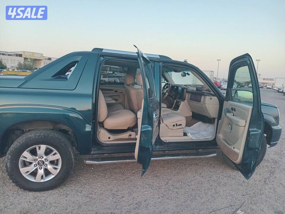 للبيع كاديلاك وانيت اسكاليد موديل20052