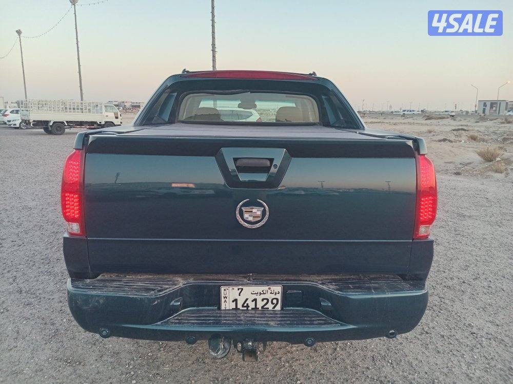 للبيع كاديلاك وانيت اسكاليد موديل20053