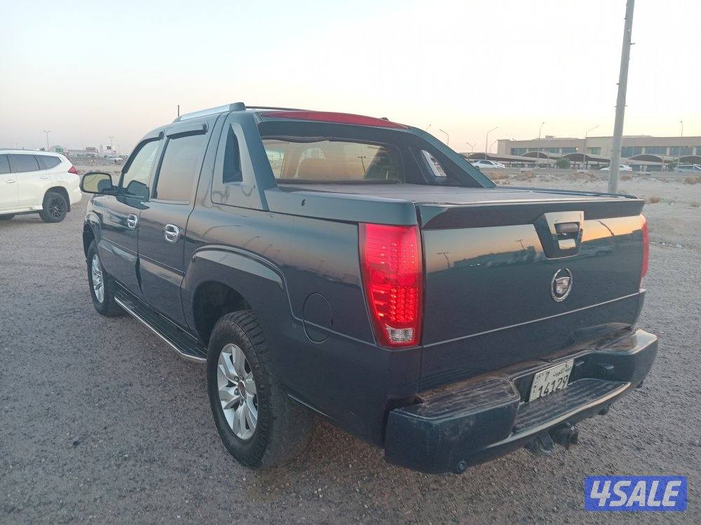 للبيع كاديلاك وانيت اسكاليد موديل20054