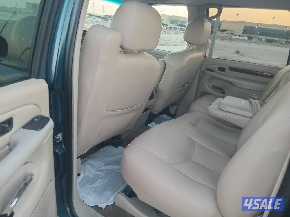 للبيع كاديلاك وانيت اسكاليد موديل20055