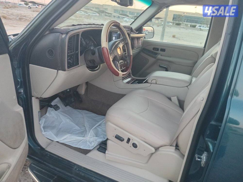 للبيع كاديلاك وانيت اسكاليد موديل20056