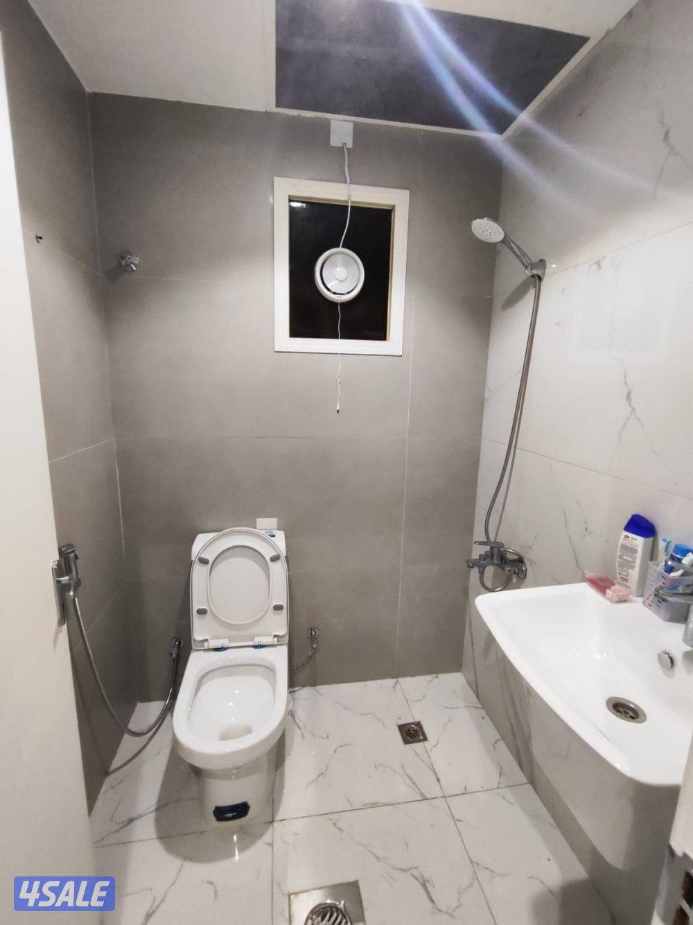 شقق للايجار حولي كويتين فقط فاضي وخلو غرفه صاله حمام مطبخ باركن7