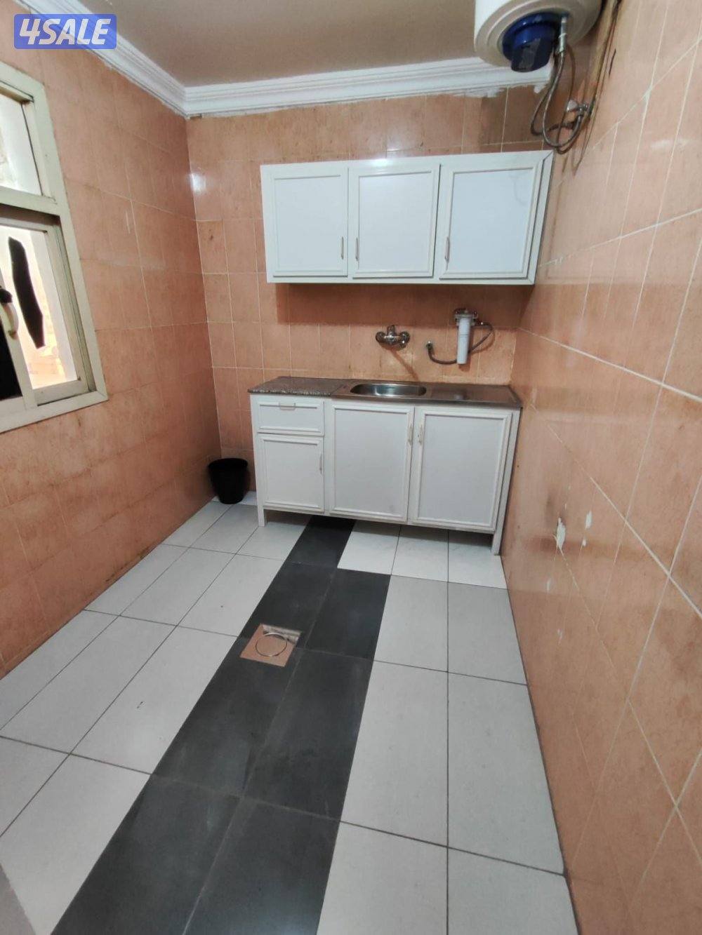 شقق للايجار حولي كويتين فقط فاضي وخلو غرفه صاله حمام مطبخ باركن13