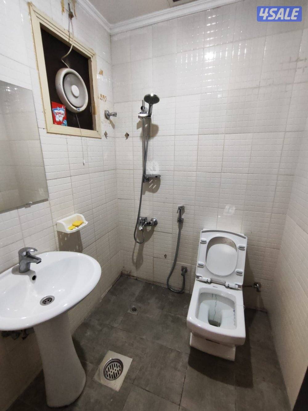 شقق للايجار حولي كويتين فقط فاضي وخلو غرفه صاله حمام مطبخ باركن14