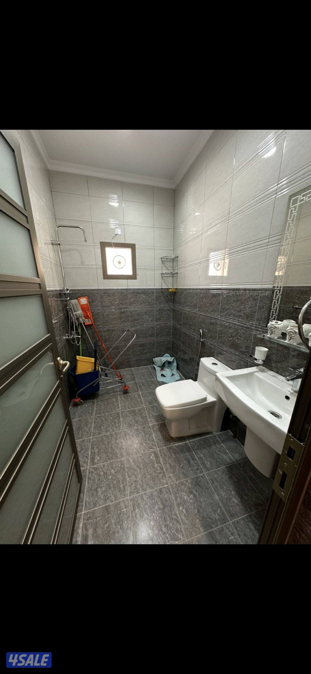 بيت كامل 3 شوارع و ارتداد و حديقة10