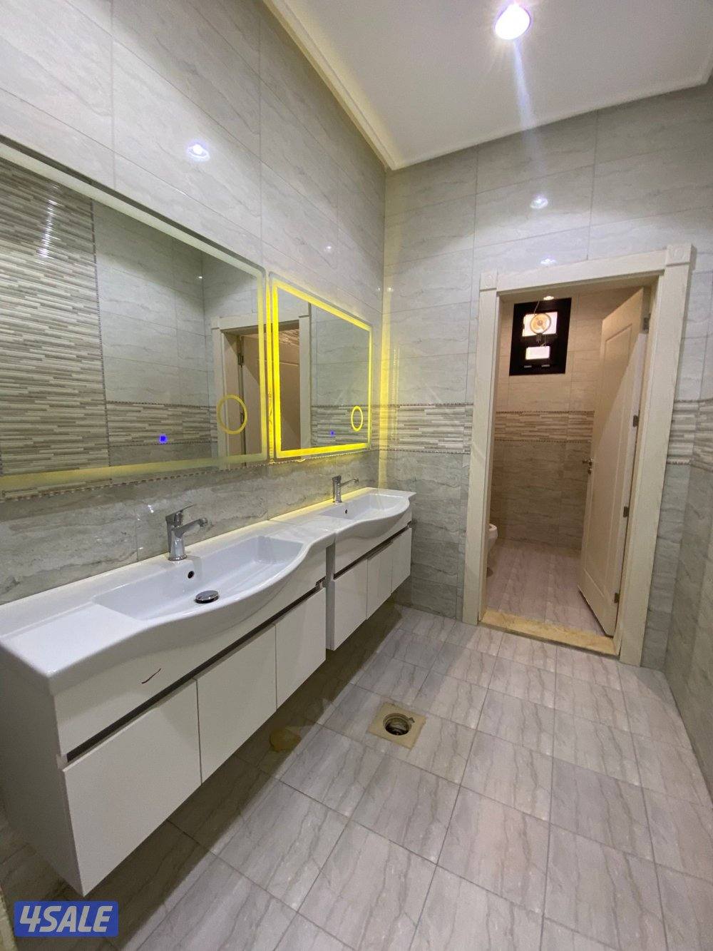 شقه دور كامل في الوفره موقع البيت ممتاز ثلاث جهات مدخل خاص اصنصير ودرج3