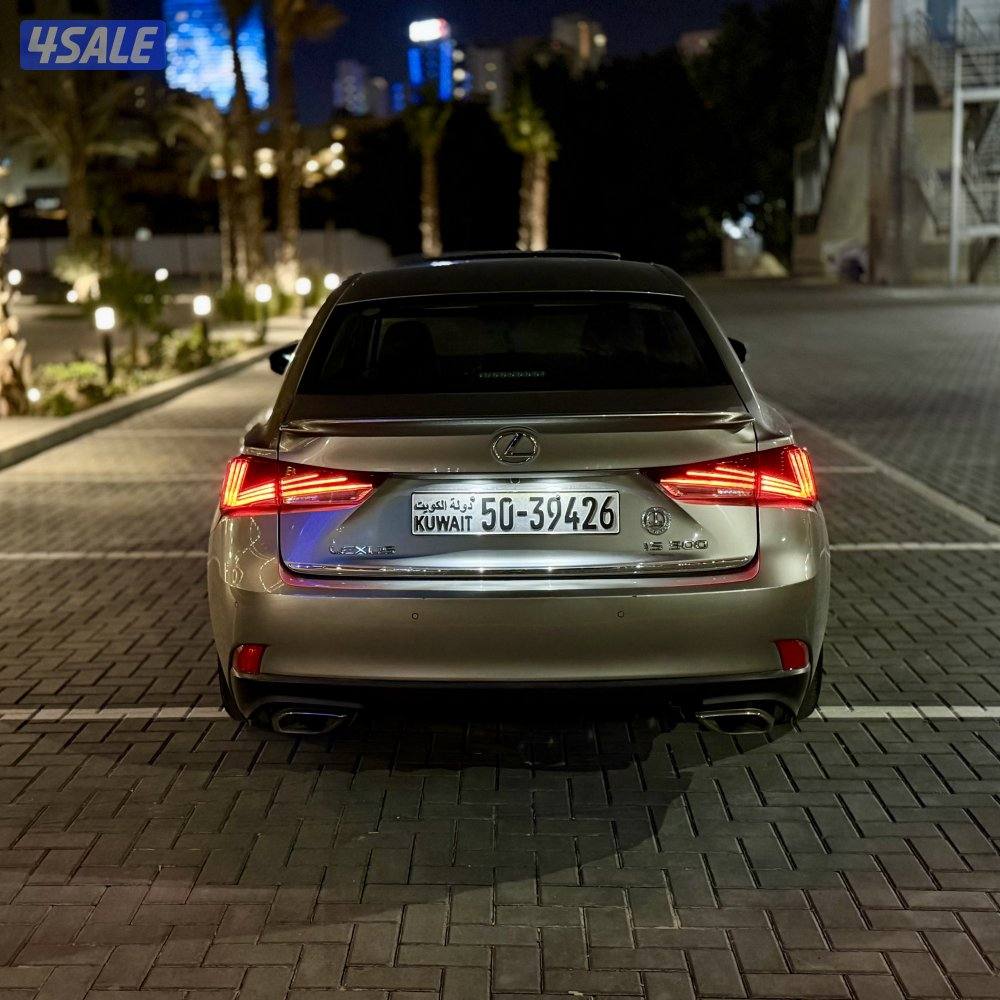 لكزس Is300 / بحالة الوكاله (نادر) / عداد 65 الف سيرفس منتظم بالوكاله4