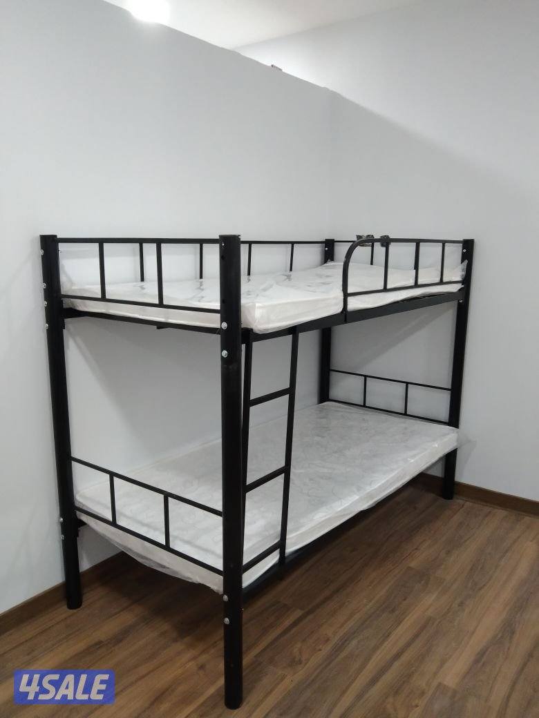 سرير حديد ومرتبه طبيه وبطانيه ومخده والملايات0