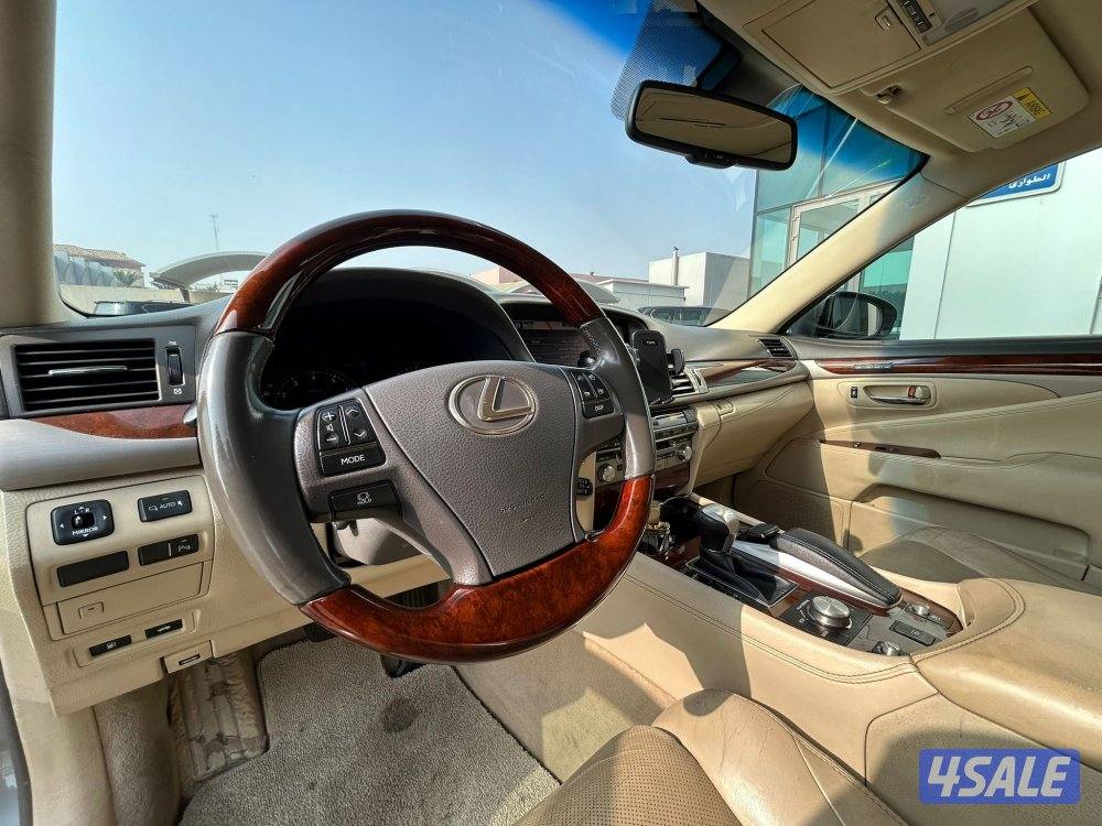 لكزس LS460 عداد 96 الف فقط8