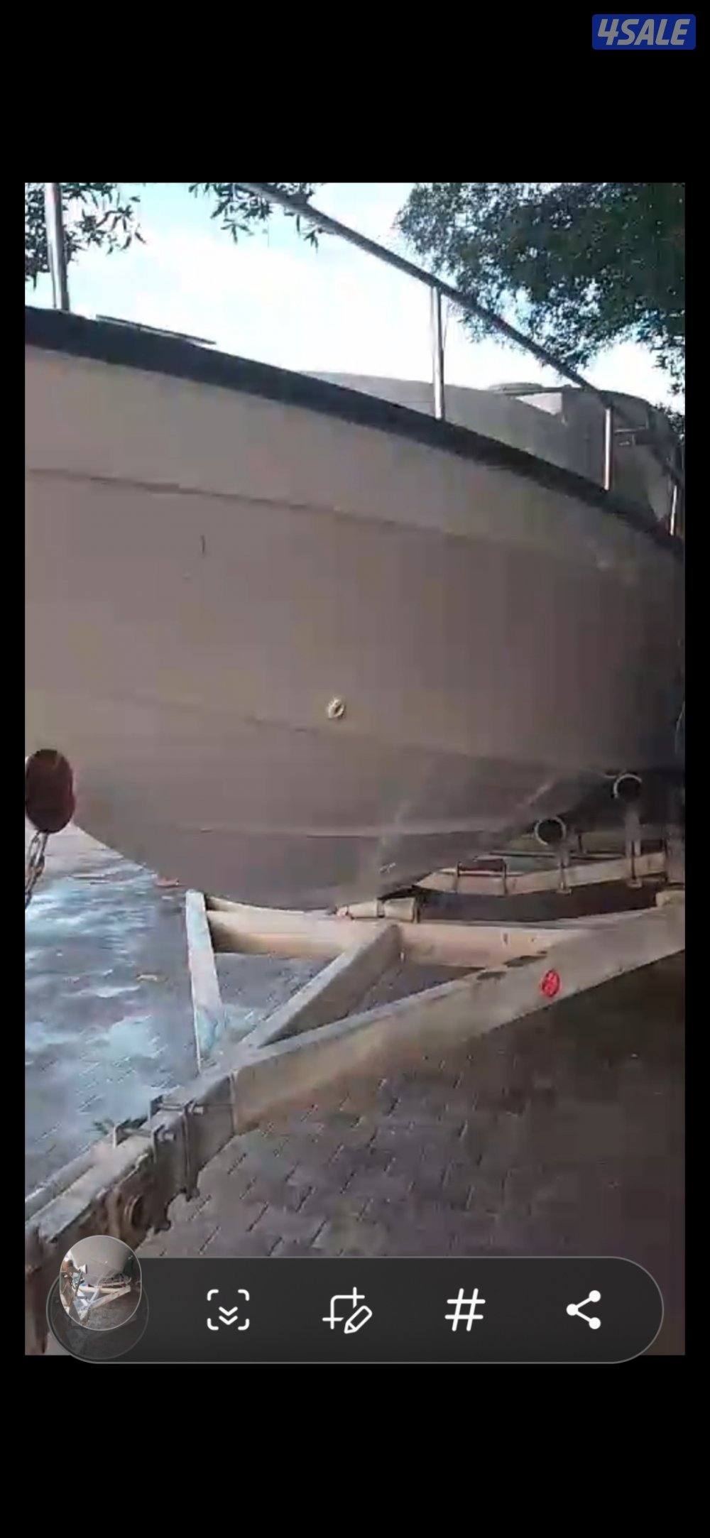 طراد ربع كابينه ٣٣ قدم سكاراب مكائن ٢٠٢٢ ماشيه ٢٢ ساعه القرف موديل ٩٧4