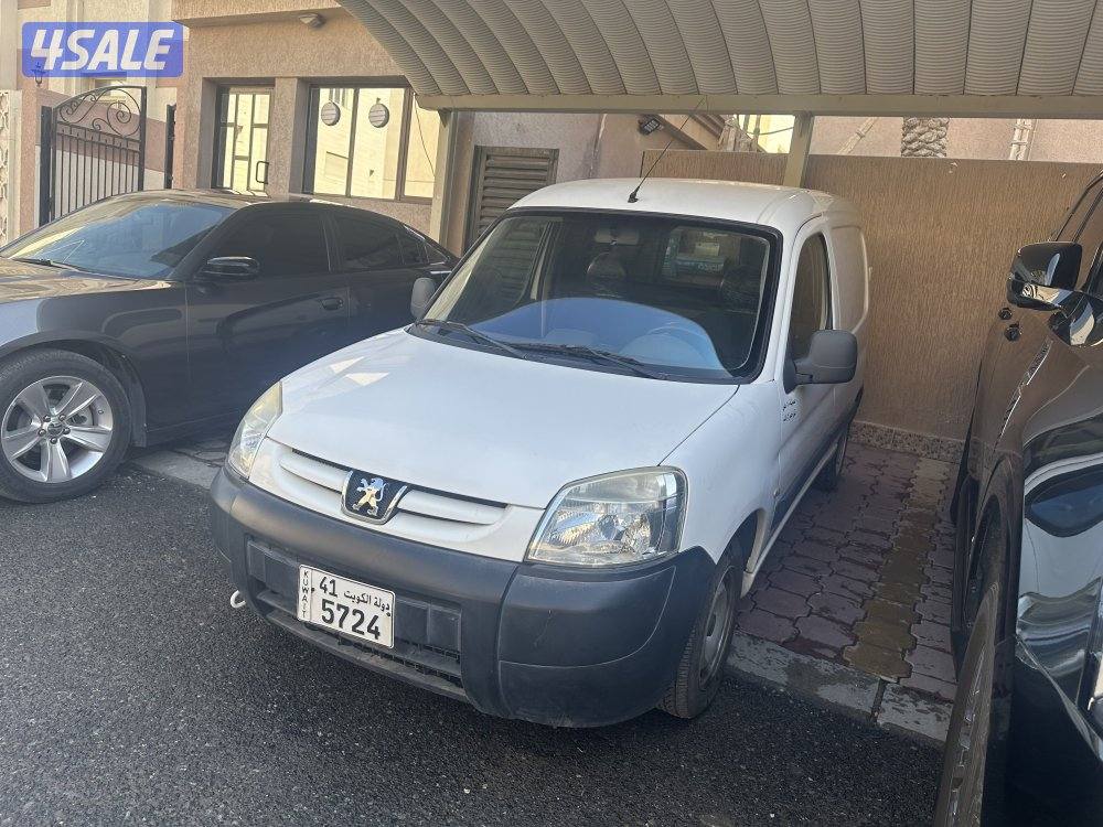 سياره مخزنه  صبغ وكاله شرط الفحص  والفحص موجود0