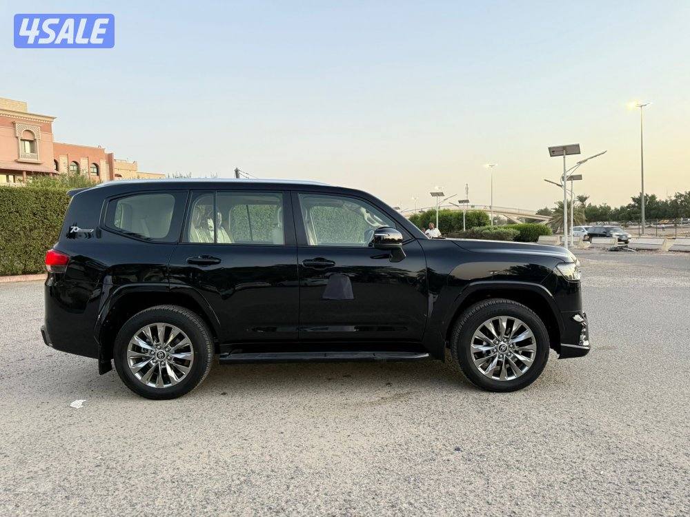 لاند كروز 2022 ايرو S تون تيربو بحاله الوكاله عداد 120 الف3