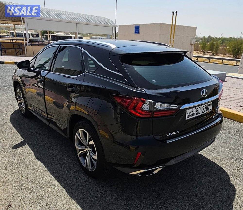 Doctor Driven, well maintained, top of the line Lexus RX 350 for sell.0