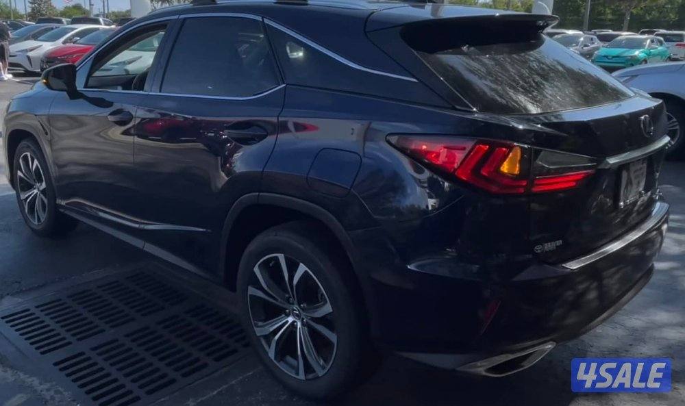 Doctor Driven, well maintained, top of the line Lexus RX 350 for sell.2