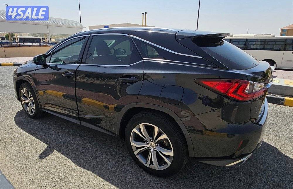 Doctor Driven, well maintained, top of the line Lexus RX 350 for sell.3