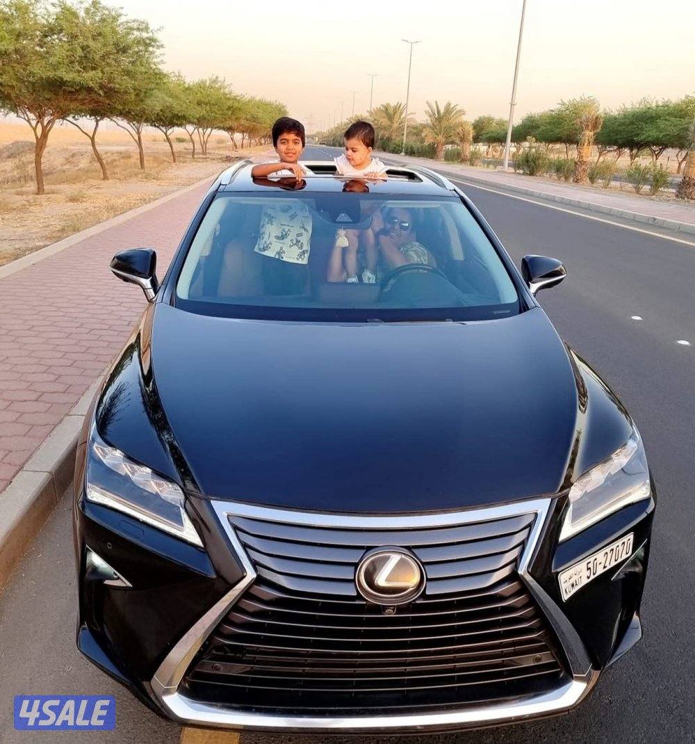 Doctor Driven, well maintained, top of the line Lexus RX 350 for sell.6