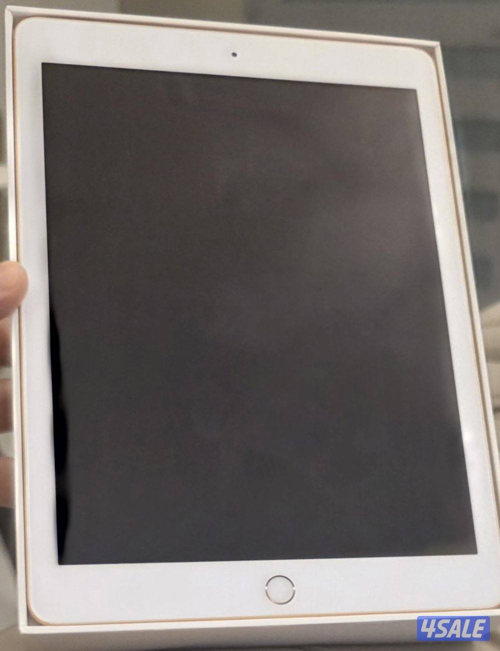 ايباد الجيل السادس..استخدام ممتاز مع غطاء حمايه والكرتون1