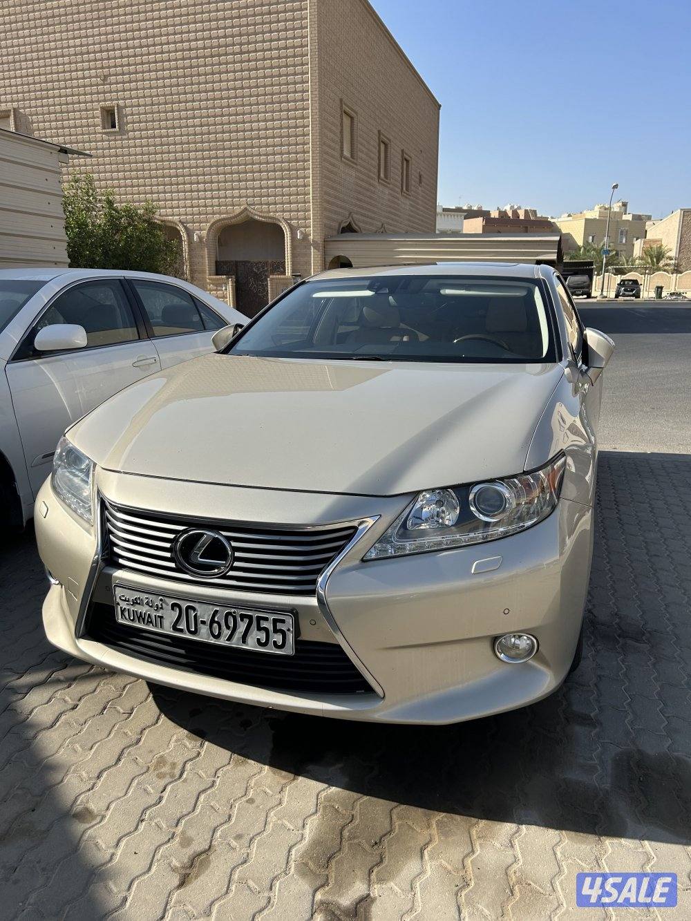 للبيع لكزس 350ES موديل 20132