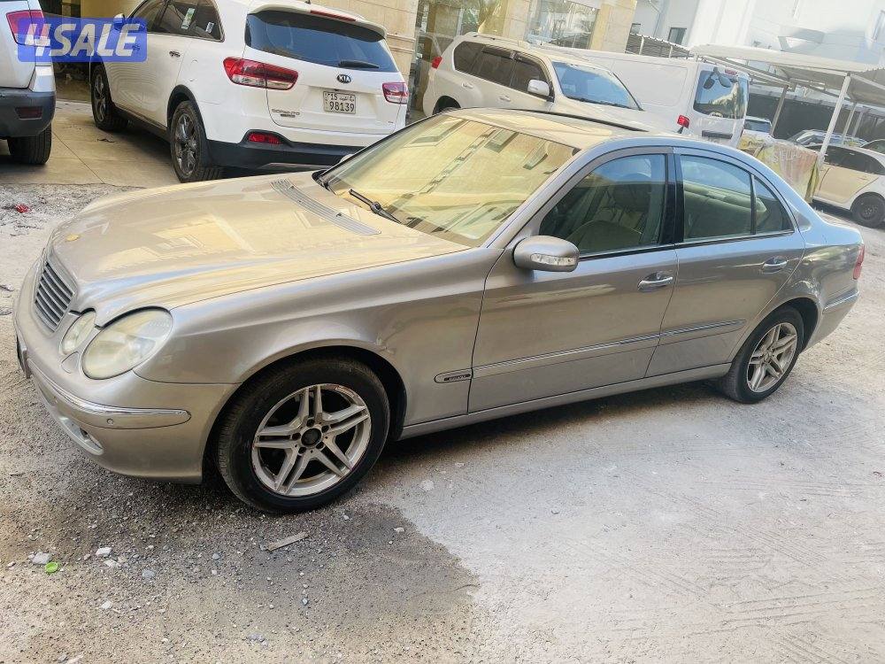 مرسيدس بنز E240 موديل 2004 بحالة ممتازه للبيع او البدل0