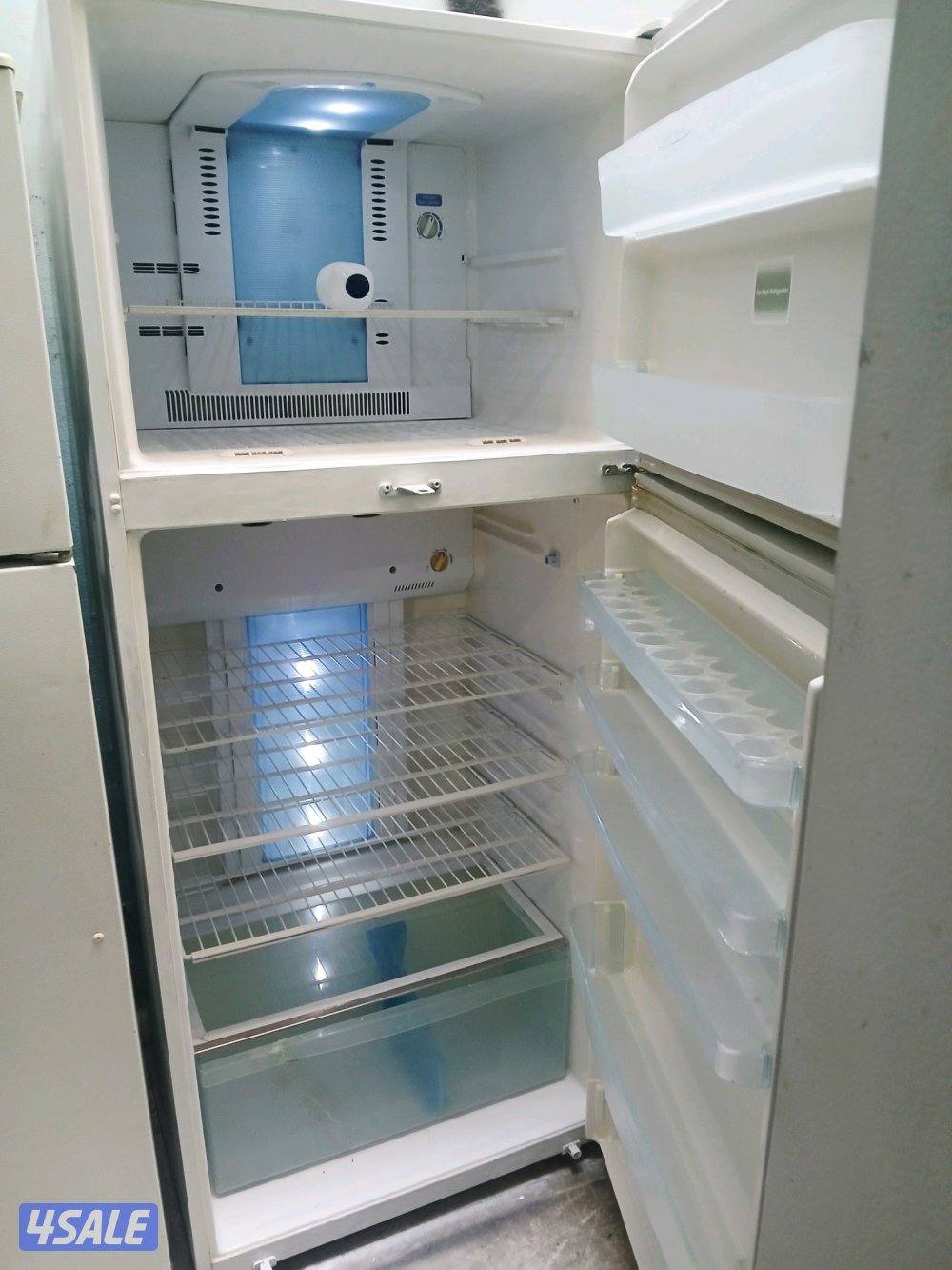 للبيع ثلاجه توشيبا ياباني بحاله جيده جدا عائلية 24قدم0