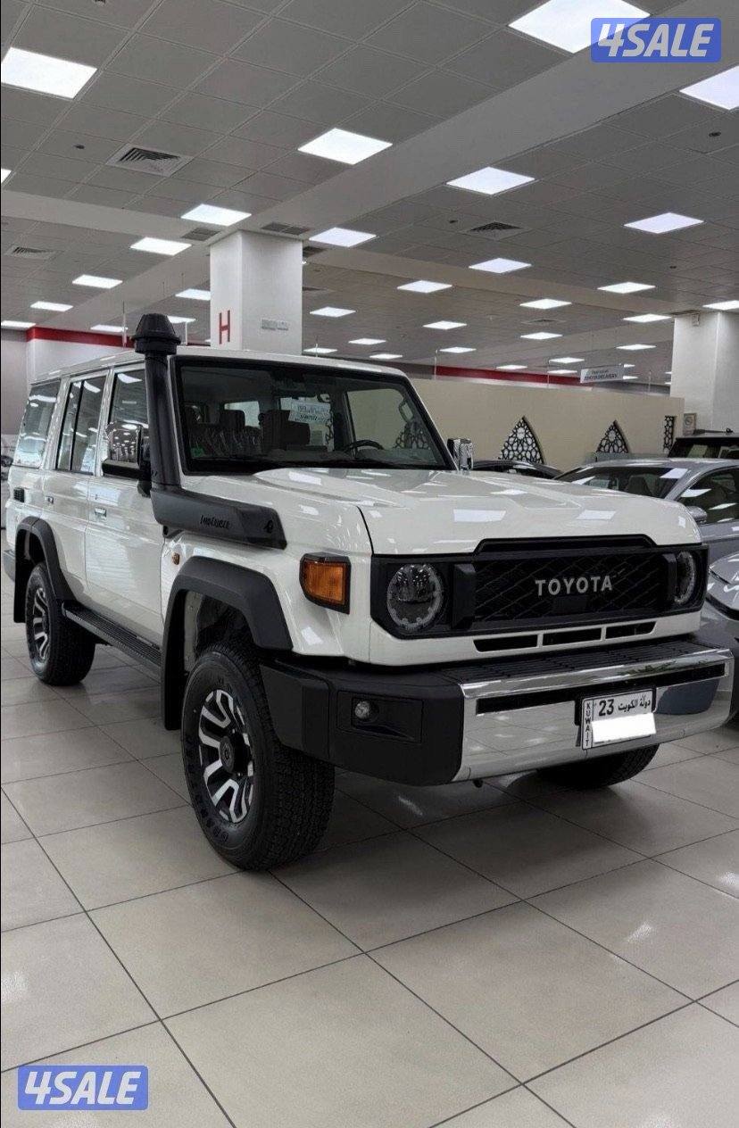 للبيع جيب نص لاند كروزر، ٤ ابواب أبيض ٢٠٢٥ وارد الساير0