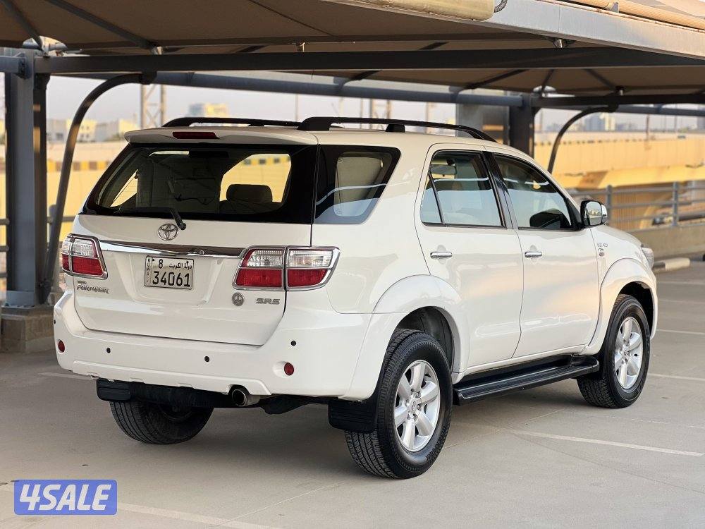 للبيـــــع فورتنرV6 - م 2011 - وارد الساير - بحالة وكالة3