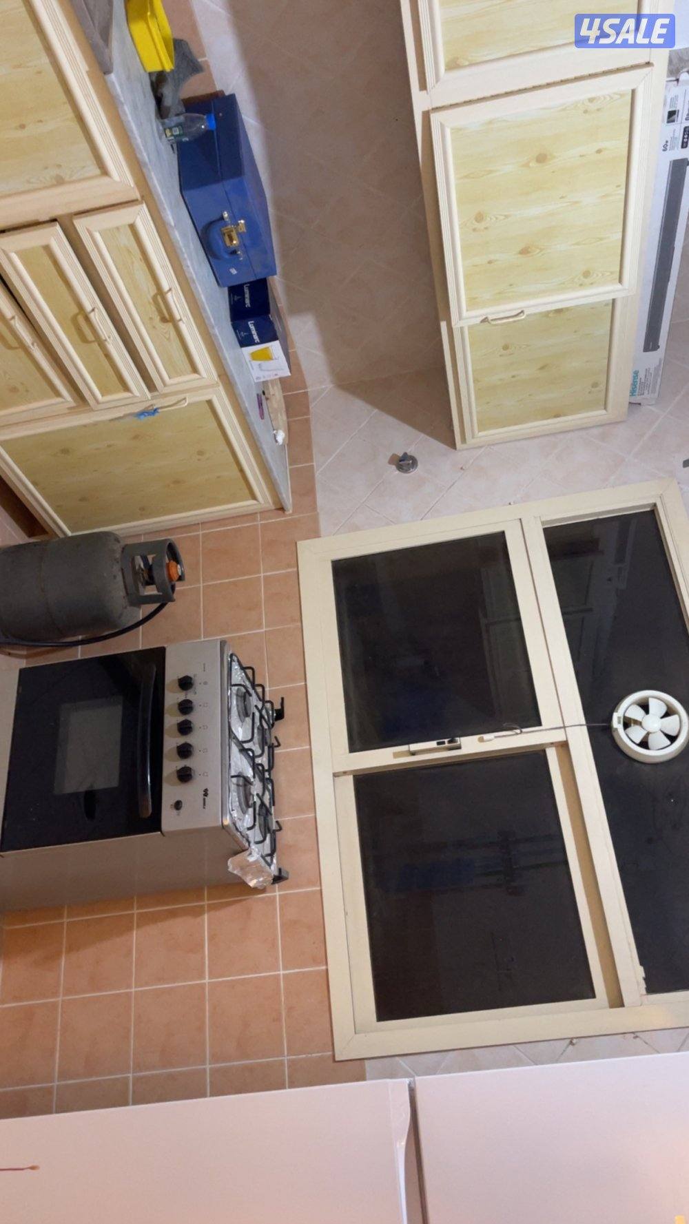 للبيع شقه خلو علي البحر8