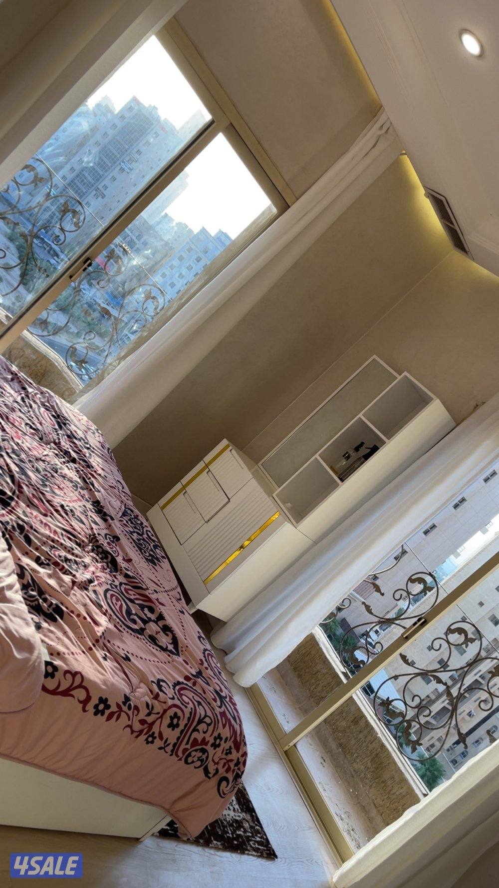 للبيع شقه خلو علي البحر5