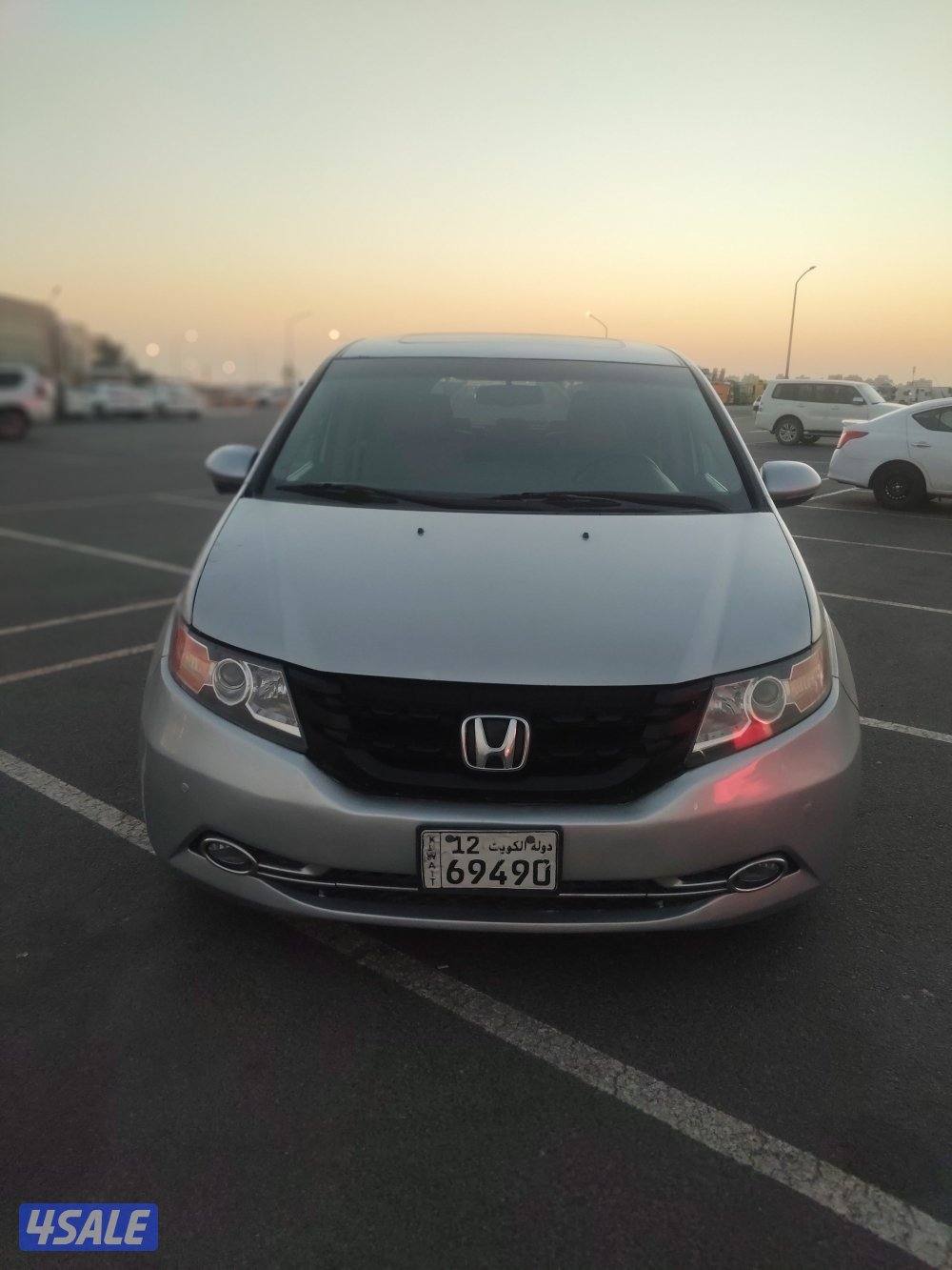 هوندا اوديسي موديل 2014 عداد ٢٦٥ فضي فل كامل المواصفات فتحه شاشه بحاله6