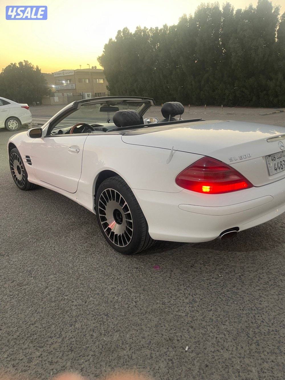 للبيع مرسيدس500SLاللون ابيض من داخل اسود موديل2005كشف شرط الفحص3