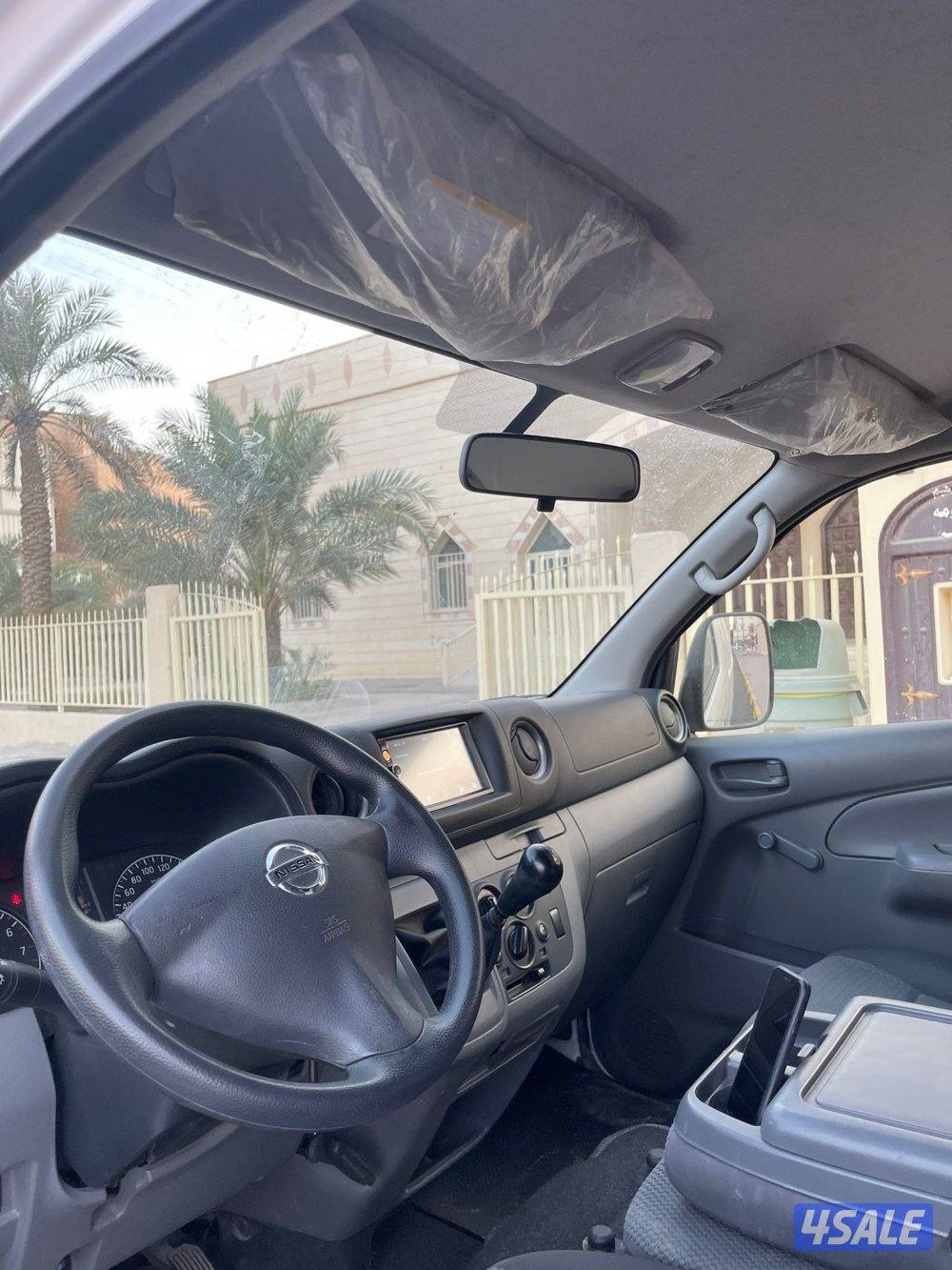 نيسان اورفان مقفل موديل 2020 ماشي 60 الف بحالة ممتازة4