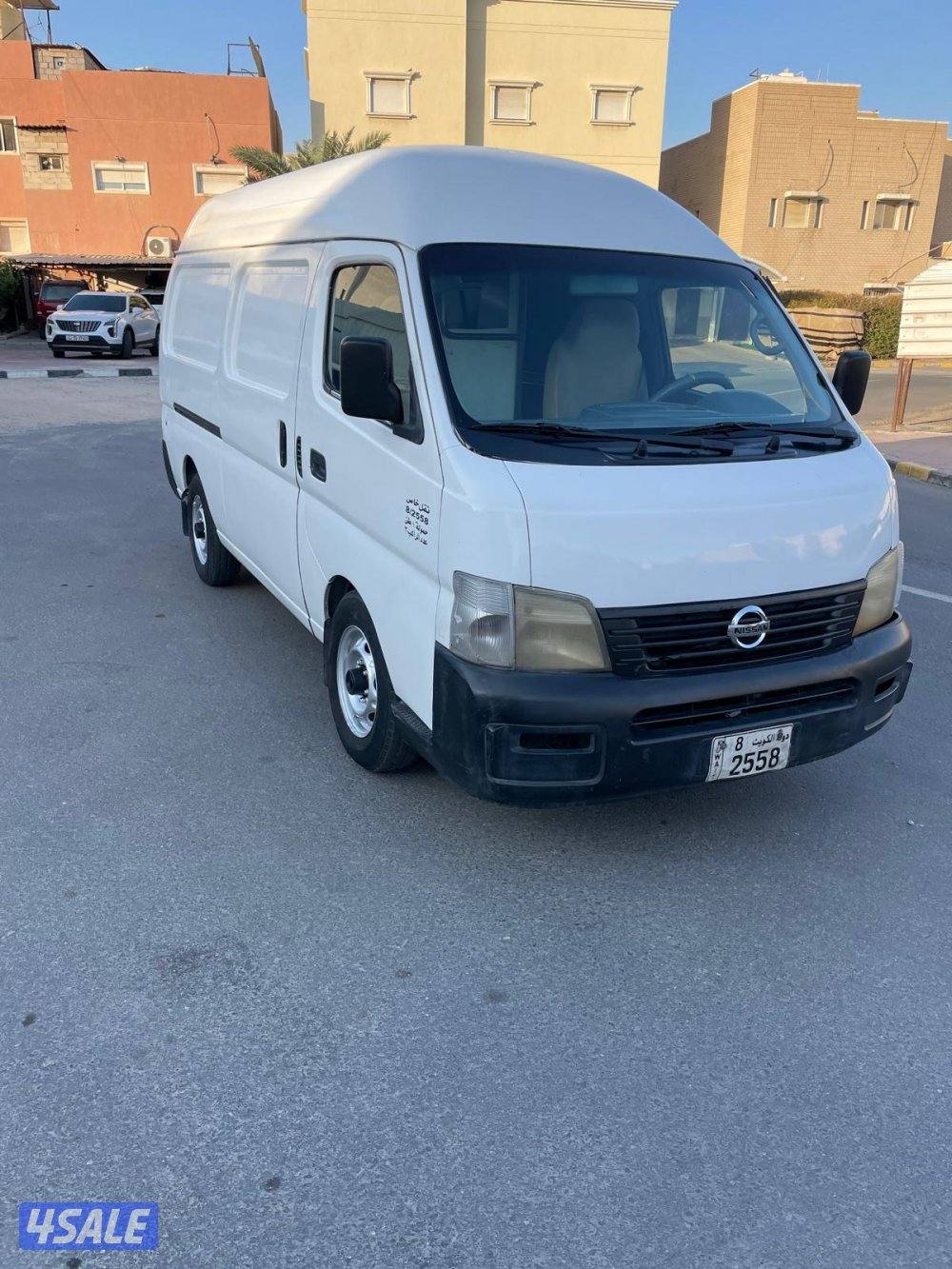 باص نيسان 2006 م سقف عالي1
