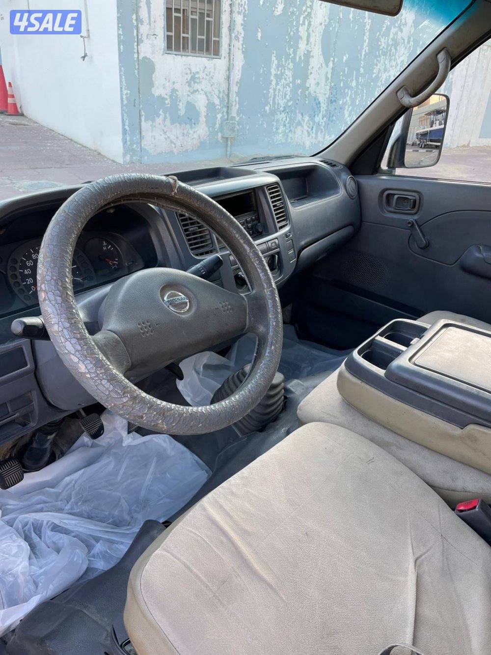 باص نيسان 2006 م سقف عالي6