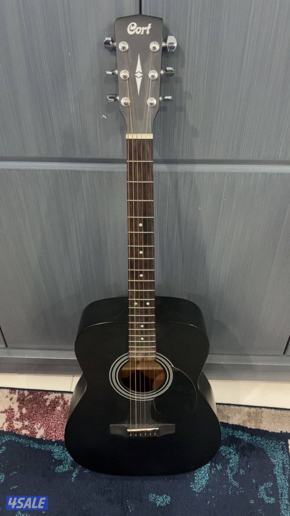 للبيع قيتار شبه جديد0