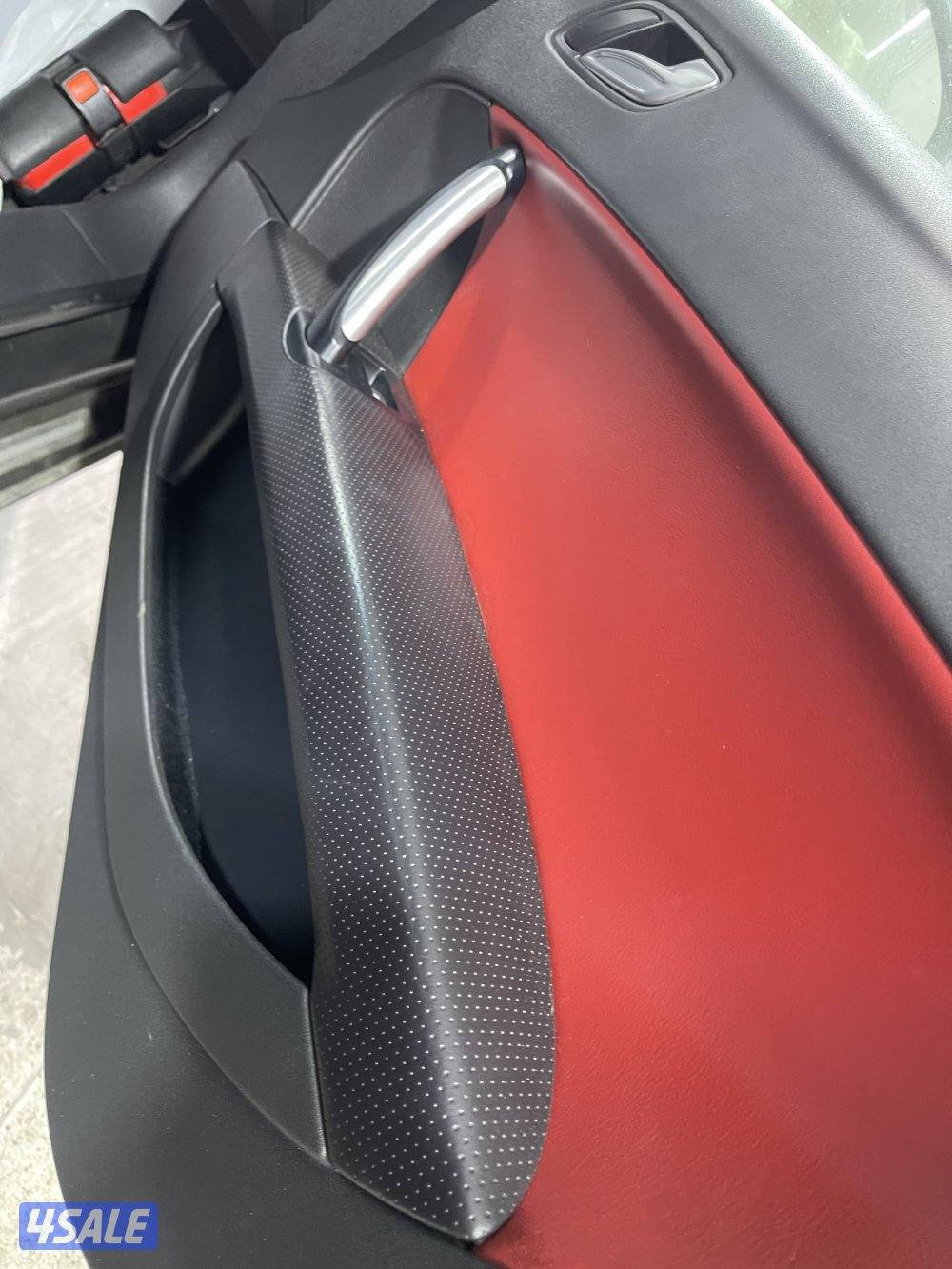 للبيع بحاله ممتازه داخليه احمر6